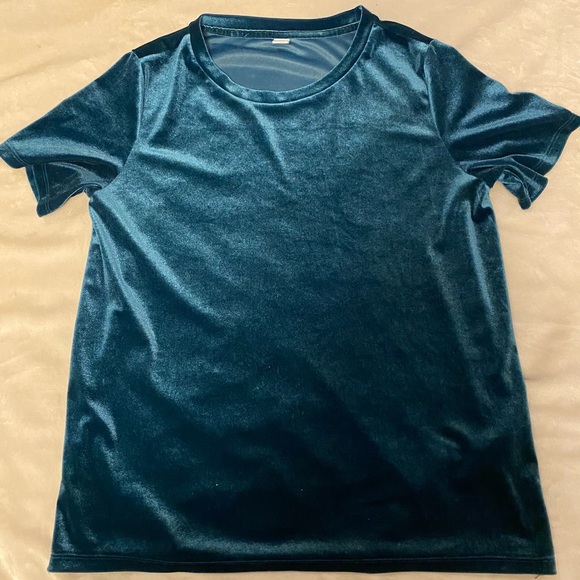 5/$20 Old Navy Blue Velvet Oversized Tee - Picture 2 of 5